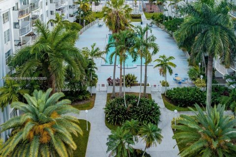 Condo in Miami, Florida, 2 bedrooms  № 1994356