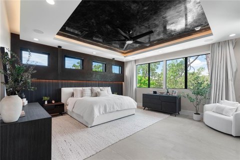 House in Tampa, Florida 5 bedrooms, 529.54 sq.m. № 2430658 - photo 14