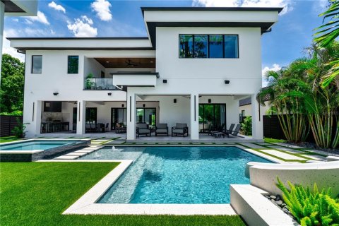 House in Tampa, Florida 5 bedrooms, 529.54 sq.m. № 2430658 - photo 20