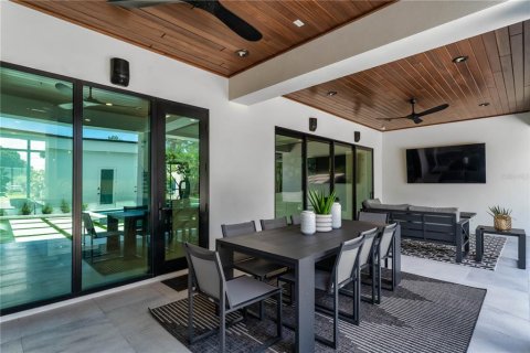 House in Tampa, Florida 5 bedrooms, 529.54 sq.m. № 2430658 - photo 23