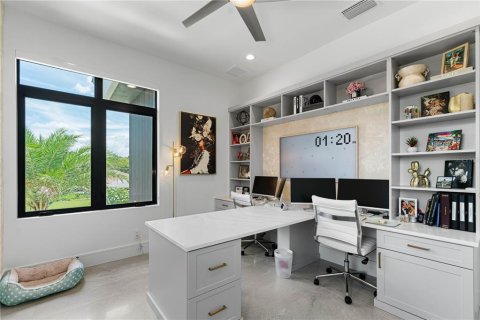 House in Tampa, Florida 5 bedrooms, 529.54 sq.m. № 2430658 - photo 15