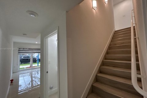 House in Homestead, Florida 3 bedrooms, 129.88 sq.m. № 2042122 - photo 7