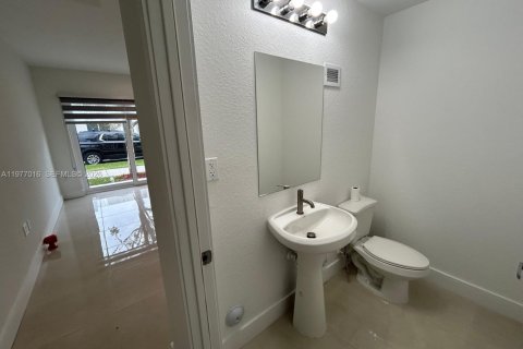 House in Homestead, Florida 3 bedrooms, 129.88 sq.m. № 2042122 - photo 6