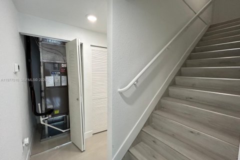 House in Homestead, Florida 3 bedrooms, 129.88 sq.m. № 2042122 - photo 16