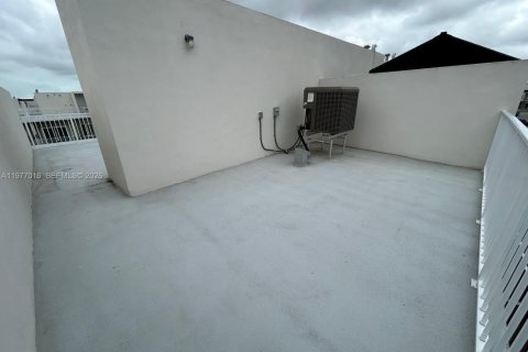 House in Homestead, Florida 3 bedrooms, 129.88 sq.m. № 2042122 - photo 23