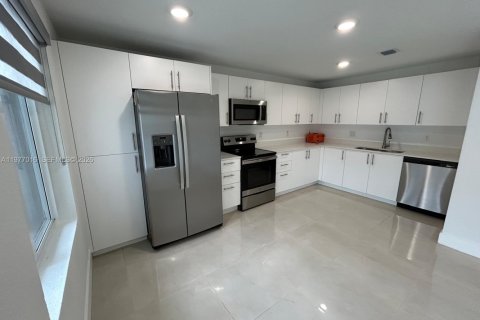 House in Homestead, Florida 3 bedrooms, 129.88 sq.m. № 2042122 - photo 4