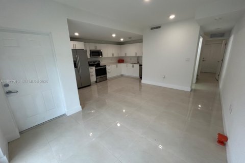 House in Homestead, Florida 3 bedrooms, 129.88 sq.m. № 2042122 - photo 3