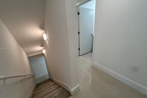 House in Homestead, Florida 3 bedrooms, 129.88 sq.m. № 2042122 - photo 10