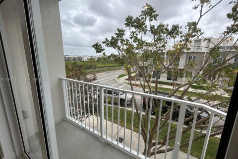 House in Homestead, Florida 3 bedrooms, 129.88 sq.m. № 2042122 - photo 20