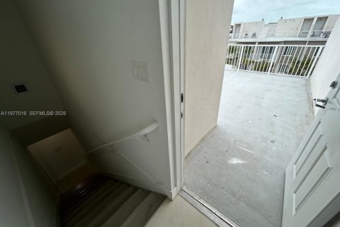 House in Homestead, Florida 3 bedrooms, 129.88 sq.m. № 2042122 - photo 21