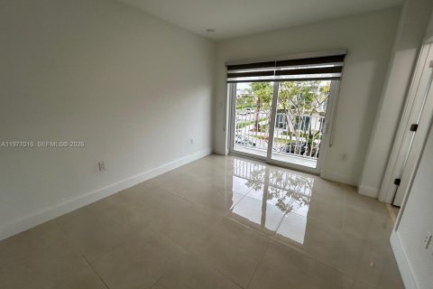 House in Homestead, Florida 3 bedrooms, 129.88 sq.m. № 2042122 - photo 17