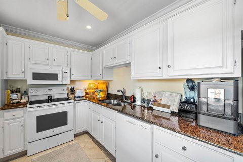 Condo in Boynton Beach, Florida, 2 bedrooms № 2146162 - photo 9
