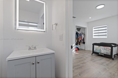 Villa ou maison à vendre à Miami Gardens, Floride: 4 chambres, 115.2 m2 № 2023683 - photo 14