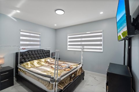 Villa ou maison à vendre à Miami Gardens, Floride: 4 chambres, 115.2 m2 № 2023683 - photo 9