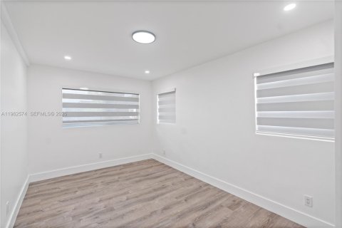 Villa ou maison à vendre à Miami Gardens, Floride: 4 chambres, 115.2 m2 № 2023683 - photo 18