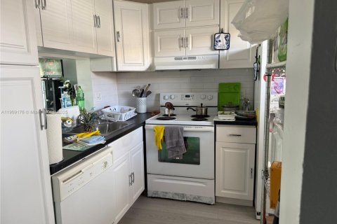 Condo in Margate, Florida, 1 bedroom № 1964486 - photo 1