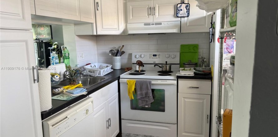 Condo in Margate, Florida, 1 bedroom № 1964486