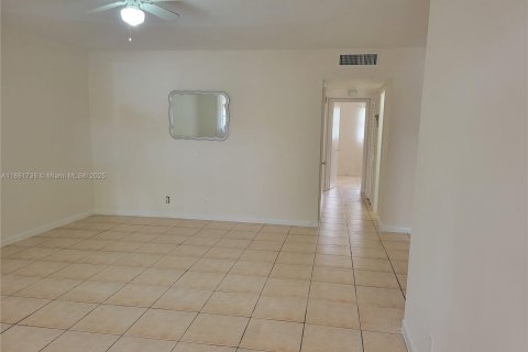Copropriété à vendre à Coral Springs, Floride: 2 chambres, 87.79 m2 № 1927113 - photo 10