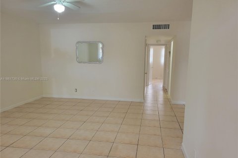 Copropriété à vendre à Coral Springs, Floride: 2 chambres, 87.79 m2 № 1927113 - photo 7