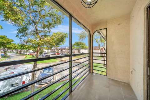 Copropriété à vendre à Miami, Floride: 2 chambres, 90.12 m2 № 1945970 - photo 21