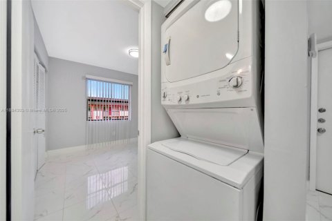Copropriété à vendre à Miami, Floride: 2 chambres, 90.12 m2 № 1945970 - photo 19
