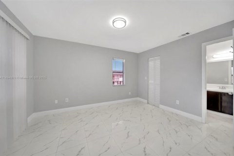 Copropriété à vendre à Miami, Floride: 2 chambres, 90.12 m2 № 1945970 - photo 11