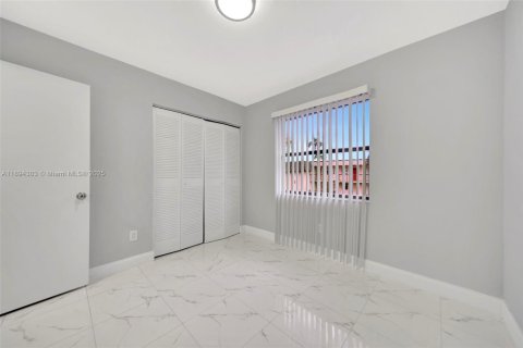 Copropriété à vendre à Miami, Floride: 2 chambres, 90.12 m2 № 1945970 - photo 17