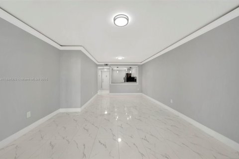 Copropriété à vendre à Miami, Floride: 2 chambres, 90.12 m2 № 1945970 - photo 6
