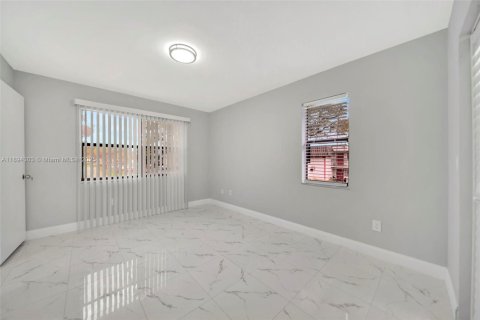 Copropriété à vendre à Miami, Floride: 2 chambres, 90.12 m2 № 1945970 - photo 16