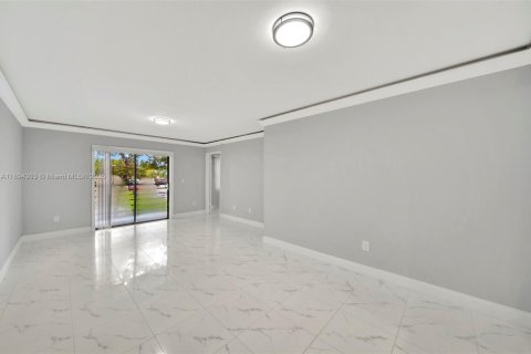 Copropriété à vendre à Miami, Floride: 2 chambres, 90.12 m2 № 1945970 - photo 10