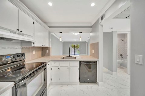 Copropriété à vendre à Miami, Floride: 2 chambres, 90.12 m2 № 1945970 - photo 2