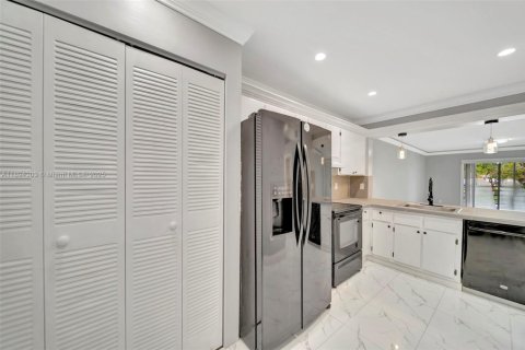 Copropriété à vendre à Miami, Floride: 2 chambres, 90.12 m2 № 1945970 - photo 3