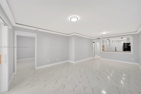 Copropriété à vendre à Miami, Floride: 2 chambres, 90.12 m2 № 1945970 - photo 7