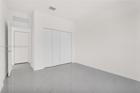 Immobilier commercial à vendre à Miami, Floride № 1985899 - photo 8