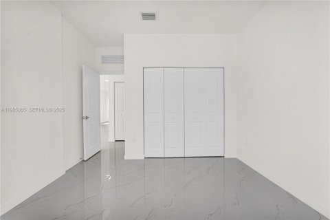 Immobilier commercial à vendre à Miami, Floride № 1985899 - photo 9