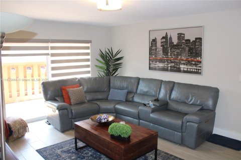 Condominio en venta en Miami Lakes, Florida, 2 dormitorios, 85.28 m2 № 1797720 - foto 7