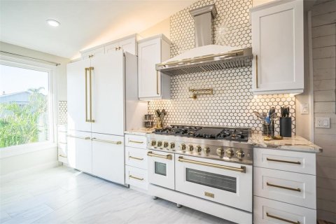 Casa en venta en Indian Rocks Beach, Florida, 5 dormitorios, 270.35 m2 № 1770995 - foto 4