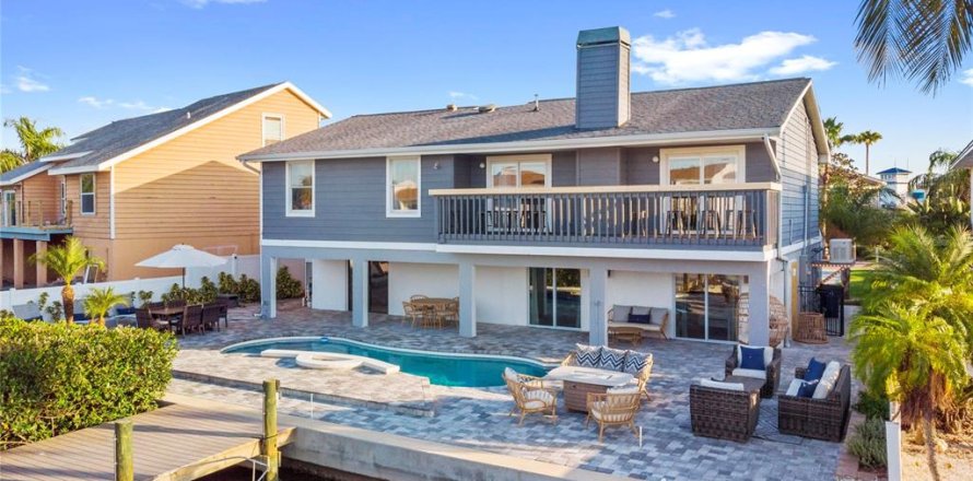 Casa en Indian Rocks Beach, Florida 5 dormitorios, 270.35 m2 № 1770995