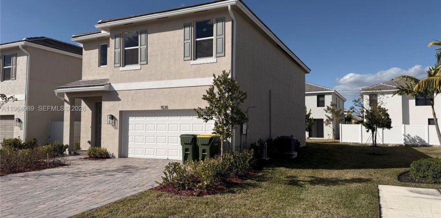 Casa en Homestead, Florida 5 dormitorios, 232.16 m2 № 2025897