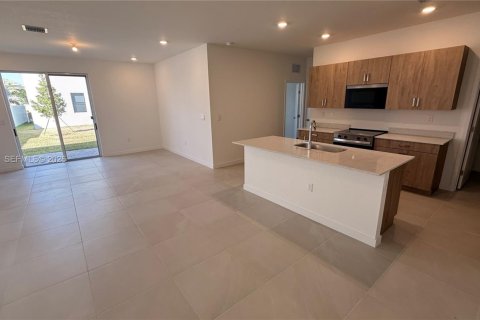 Casa en alquiler en Homestead, Florida, 5 dormitorios, 232.16 m2 № 2025897 - foto 4