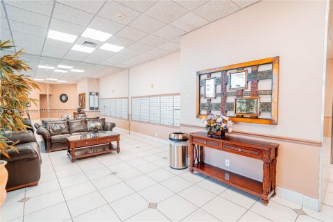 Copropriété à vendre à Hallandale Beach, Floride: 1 chambre, 72.46 m2 № 2013770 - photo 30