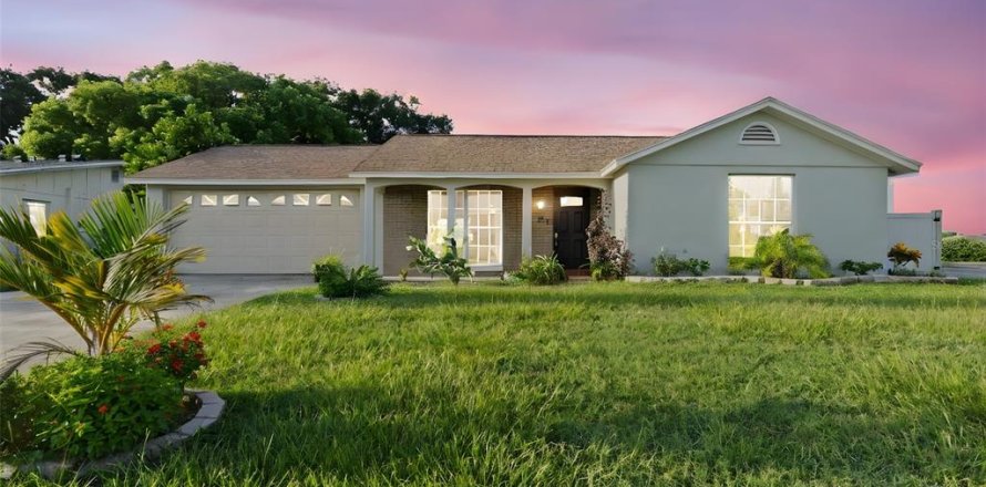 Villa ou maison à Port Richey, Floride 3 chambres, 143.35 m2 № 1916007