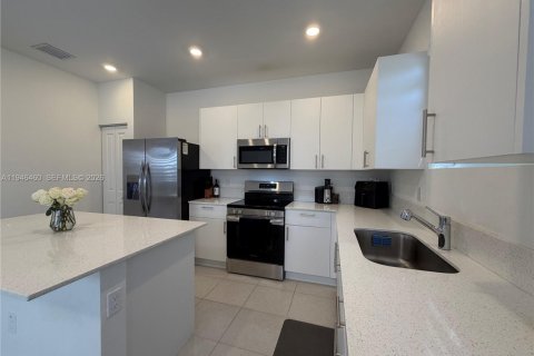 Снять в аренду виллу или дом в Пемброк-Пайнс, Флорида 3 спальни, № 2004949 - фото 7