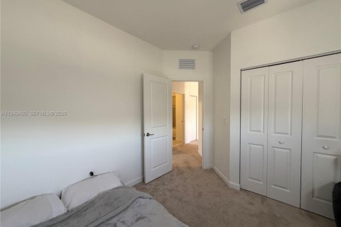 Снять в аренду виллу или дом в Пемброк-Пайнс, Флорида 3 спальни, № 2004949 - фото 20