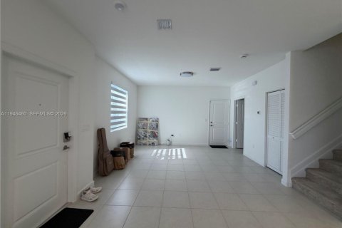 Снять в аренду виллу или дом в Пемброк-Пайнс, Флорида 3 спальни, № 2004949 - фото 5