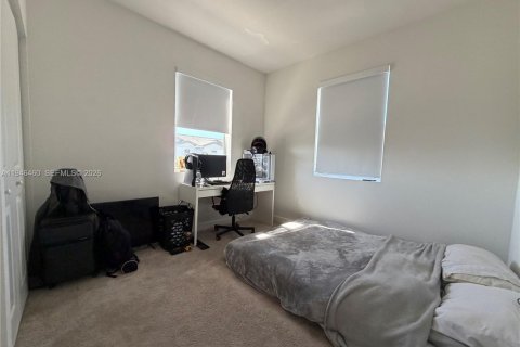 Снять в аренду виллу или дом в Пемброк-Пайнс, Флорида 3 спальни, № 2004949 - фото 17