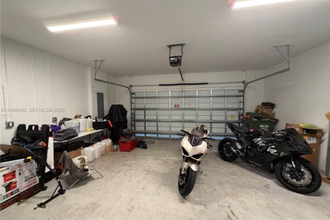 Снять в аренду виллу или дом в Пемброк-Пайнс, Флорида 3 спальни, № 2004949 - фото 28