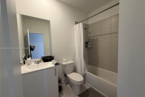 Снять в аренду виллу или дом в Пемброк-Пайнс, Флорида 3 спальни, № 2004949 - фото 16