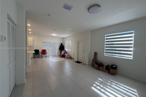 Снять в аренду виллу или дом в Пемброк-Пайнс, Флорида 3 спальни, № 2004949 - фото 11