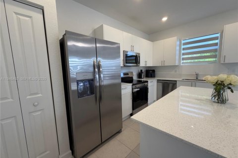 Снять в аренду виллу или дом в Пемброк-Пайнс, Флорида 3 спальни, № 2004949 - фото 8